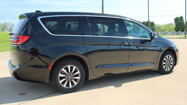 2024 Chrysler Pacifica Plug-In Hybrid Road Tripper