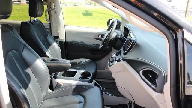 2024 Chrysler Pacifica Plug-In Hybrid Road Tripper