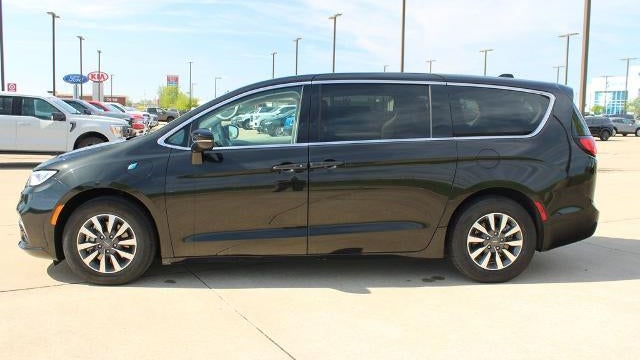 2024 Chrysler Pacifica Plug-In Hybrid Road Tripper
