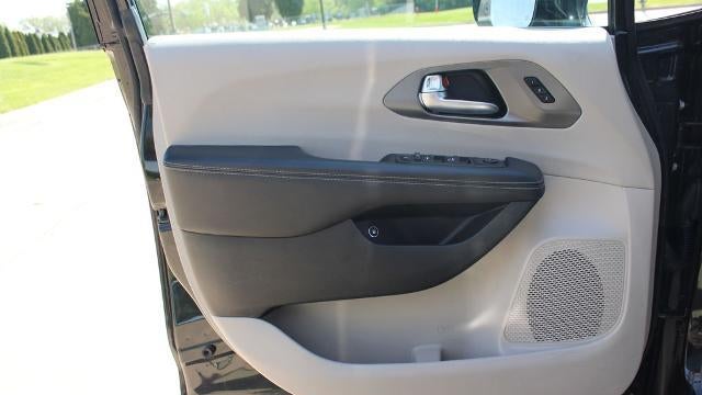 2024 Chrysler Pacifica Plug-In Hybrid Road Tripper