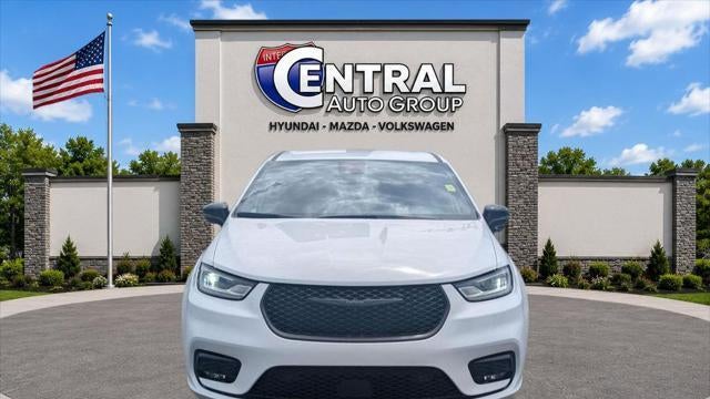 2024 Chrysler Pacifica Plug-In Hybrid S Appearance