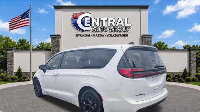 2024 Chrysler Pacifica Plug-In Hybrid S Appearance