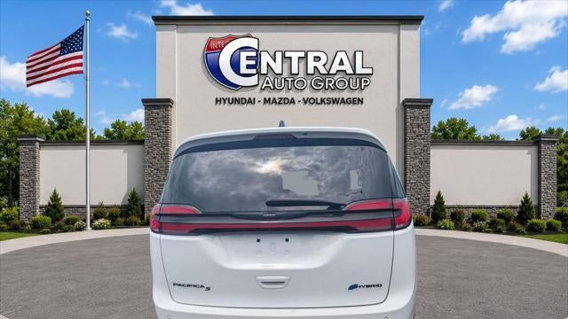 2024 Chrysler Pacifica Plug-In Hybrid S Appearance