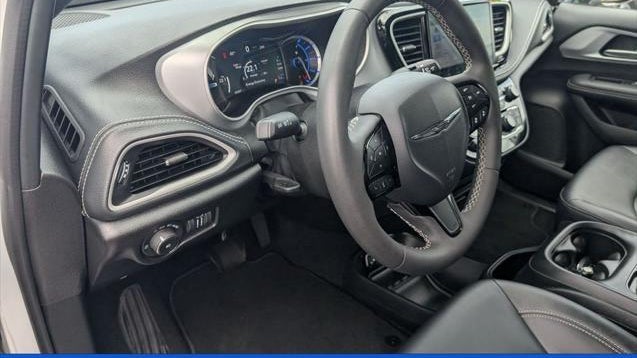 2024 Chrysler Pacifica Plug-In Hybrid S Appearance