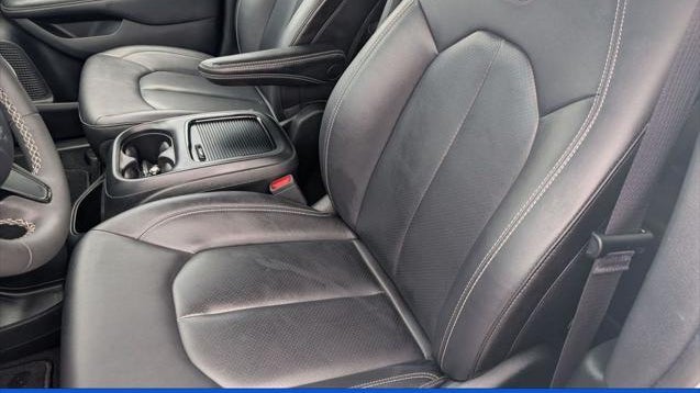 2024 Chrysler Pacifica Plug-In Hybrid S Appearance
