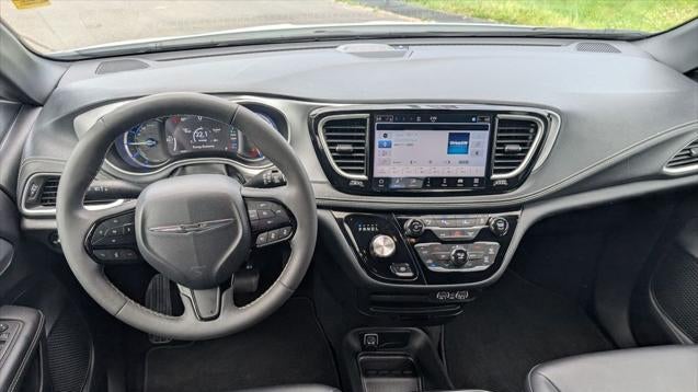 2024 Chrysler Pacifica Plug-In Hybrid S Appearance