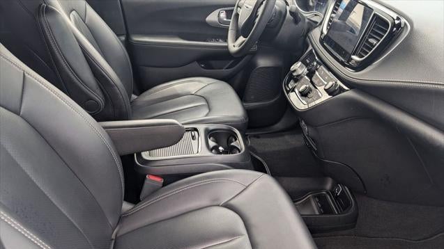 2024 Chrysler Pacifica Plug-In Hybrid S Appearance