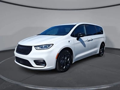 2024 Chrysler Pacifica Plug-In Hybrid Select 4DR Mini-Van