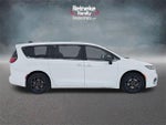 2024 Pacifica Plug-In Hybrid Thumbnail 4
