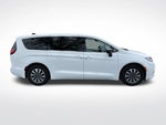 2024 Pacifica Plug-In Hybrid Thumbnail 4