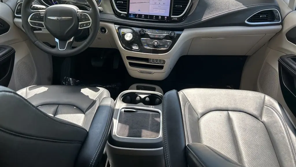 2024 Chrysler Pacifica Plug-In Hybrid Road Tripper