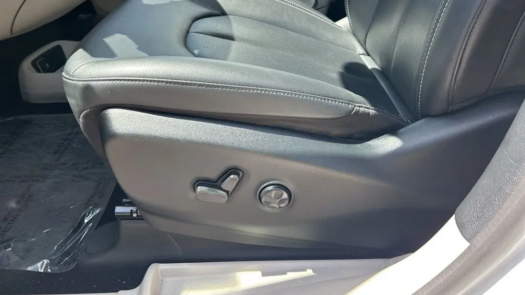 2024 Chrysler Pacifica Plug-In Hybrid Road Tripper