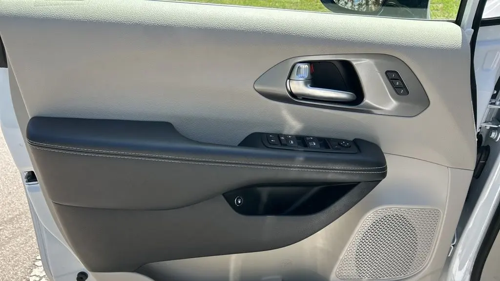 2024 Chrysler Pacifica Plug-In Hybrid Road Tripper