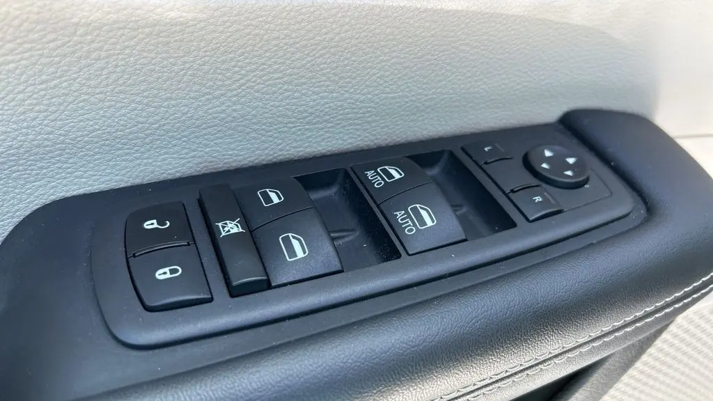 2024 Chrysler Pacifica Plug-In Hybrid Road Tripper
