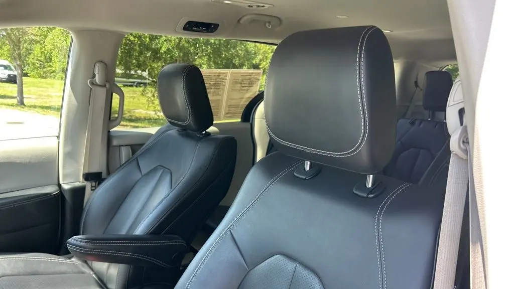 2024 Chrysler Pacifica Plug-In Hybrid Road Tripper
