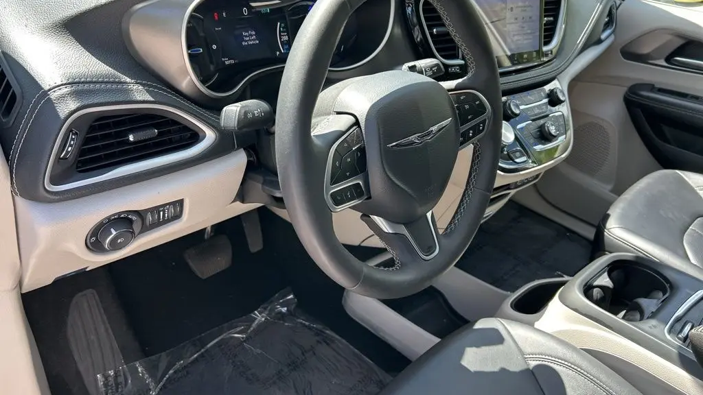 2024 Chrysler Pacifica Plug-In Hybrid Road Tripper