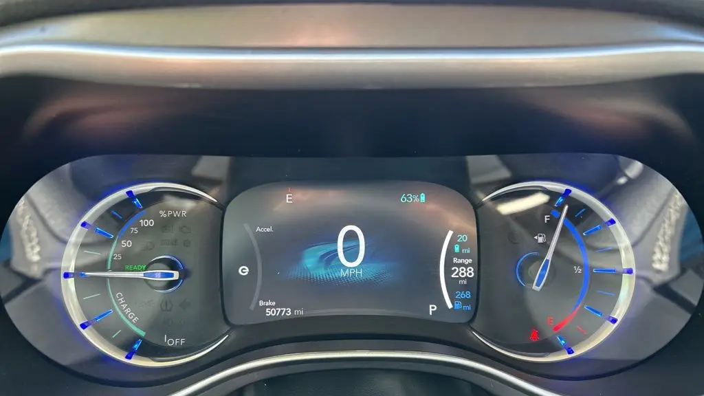 2024 Chrysler Pacifica Plug-In Hybrid Road Tripper