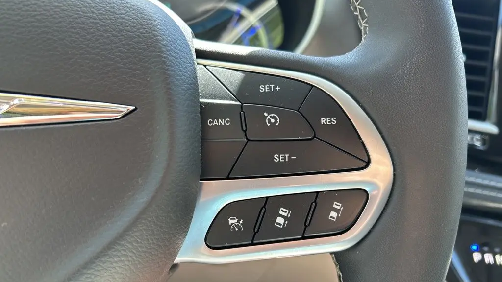 2024 Chrysler Pacifica Plug-In Hybrid Road Tripper