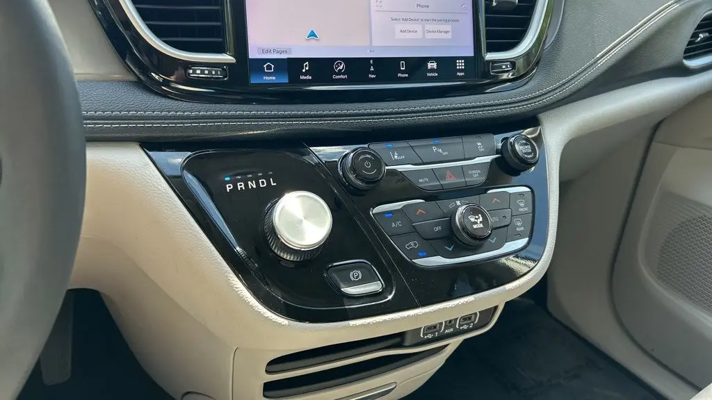 2024 Chrysler Pacifica Plug-In Hybrid Road Tripper