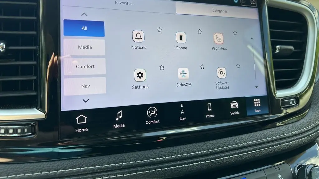2024 Chrysler Pacifica Plug-In Hybrid Road Tripper