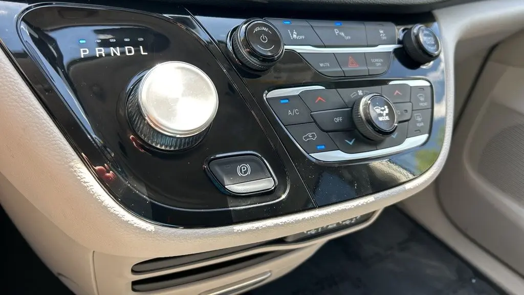 2024 Chrysler Pacifica Plug-In Hybrid Road Tripper