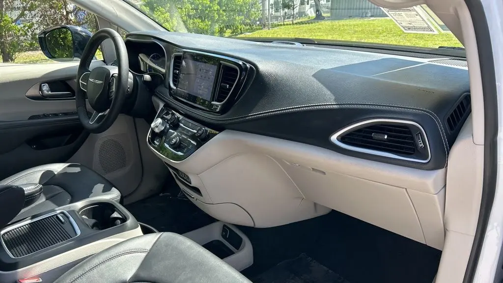 2024 Chrysler Pacifica Plug-In Hybrid Road Tripper