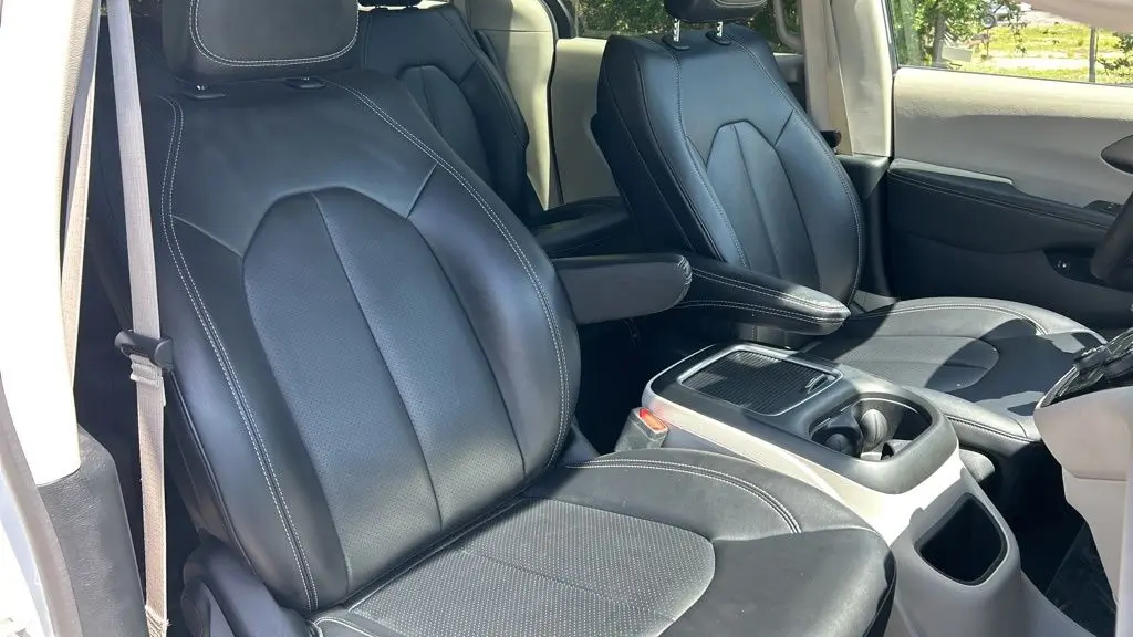 2024 Chrysler Pacifica Plug-In Hybrid Road Tripper
