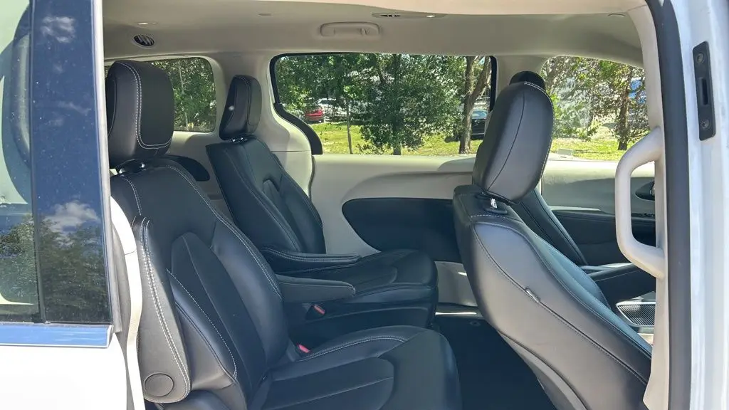 2024 Chrysler Pacifica Plug-In Hybrid Road Tripper