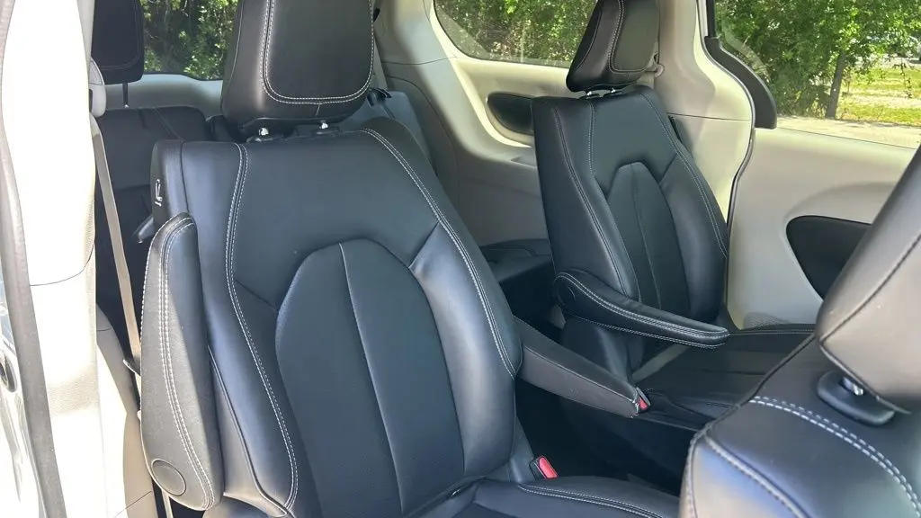 2024 Chrysler Pacifica Plug-In Hybrid Road Tripper