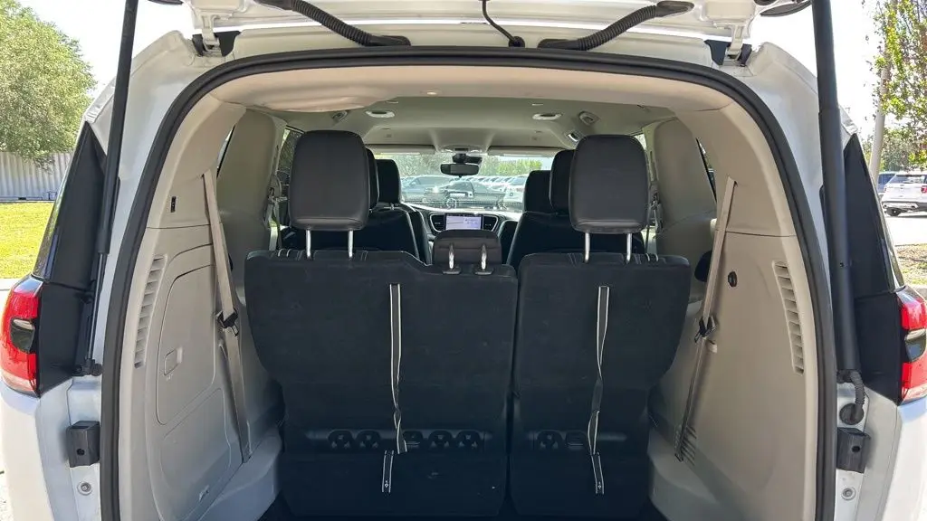 2024 Chrysler Pacifica Plug-In Hybrid Road Tripper
