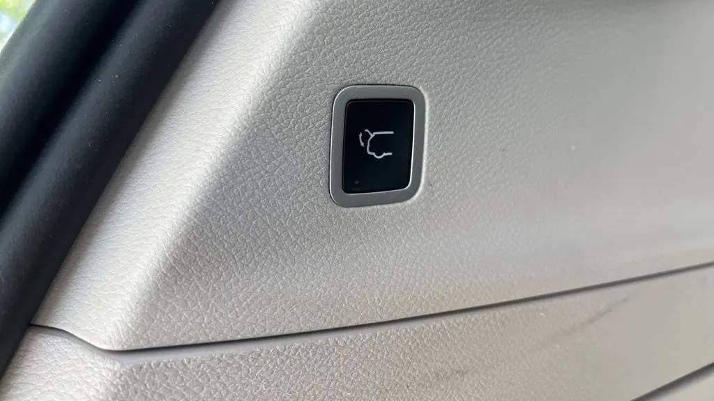 2024 Chrysler Pacifica Plug-In Hybrid Road Tripper