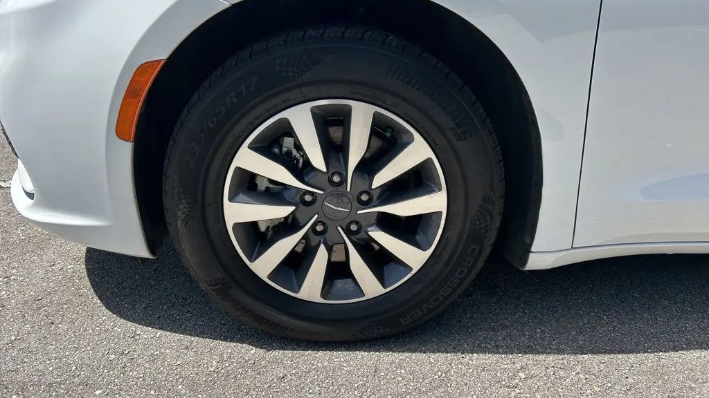 2024 Chrysler Pacifica Plug-In Hybrid Road Tripper