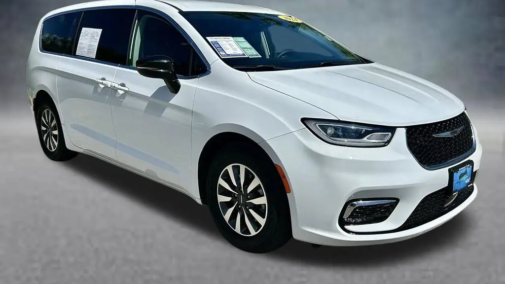 2024 Chrysler Pacifica Plug-In Hybrid Road Tripper