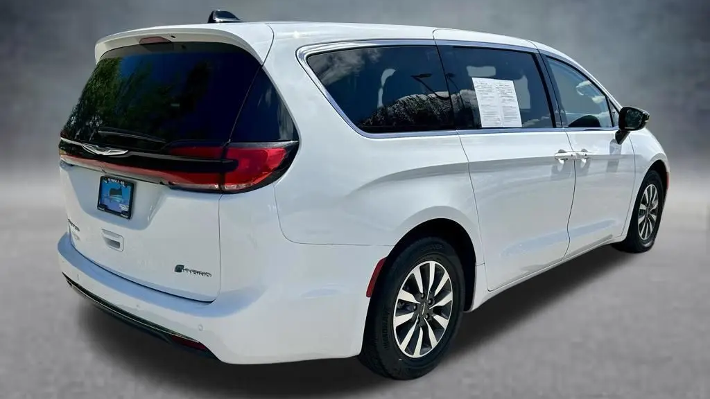 2024 Chrysler Pacifica Plug-In Hybrid Road Tripper