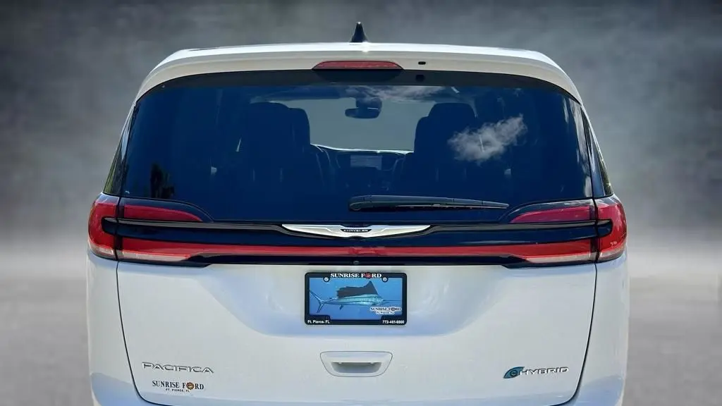 2024 Chrysler Pacifica Plug-In Hybrid Road Tripper