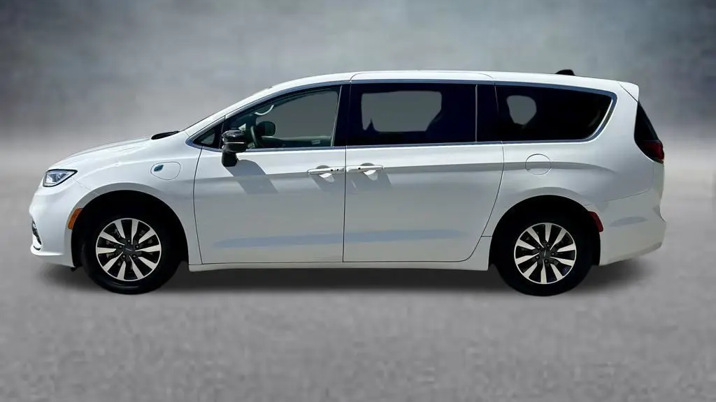 2024 Chrysler Pacifica Plug-In Hybrid Road Tripper