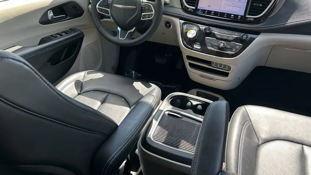 2024 Chrysler Pacifica Plug-In Hybrid Road Tripper