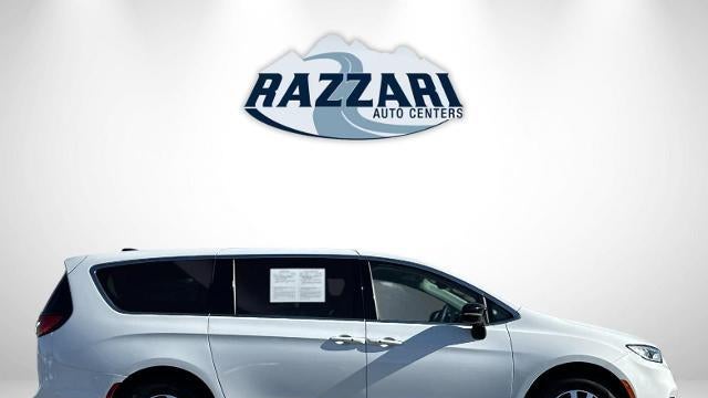 2024 Chrysler Pacifica Plug-In Hybrid Road Tripper