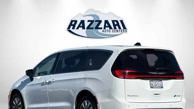 2024 Chrysler Pacifica Plug-In Hybrid Road Tripper