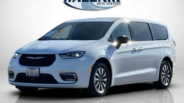 2024 Chrysler Pacifica Plug-In Hybrid Road Tripper