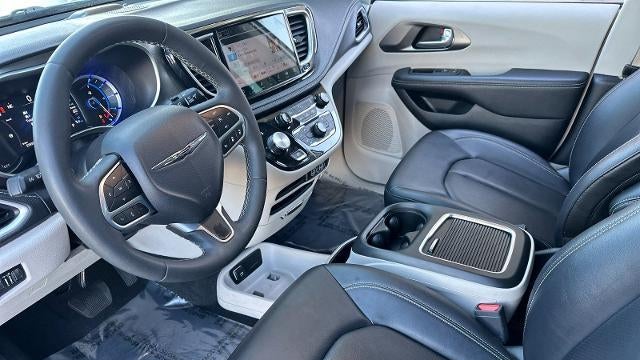 2024 Chrysler Pacifica Plug-In Hybrid Road Tripper