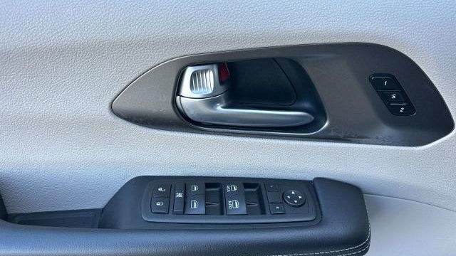 2024 Chrysler Pacifica Plug-In Hybrid Road Tripper