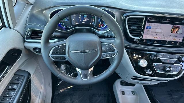 2024 Chrysler Pacifica Plug-In Hybrid Road Tripper