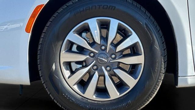 2024 Chrysler Pacifica Plug-In Hybrid Road Tripper