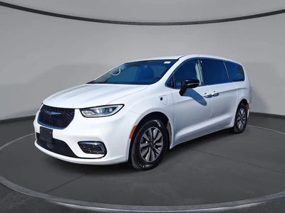 2024 Chrysler Pacifica Plug-In Hybrid Select 4DR Mini-Van