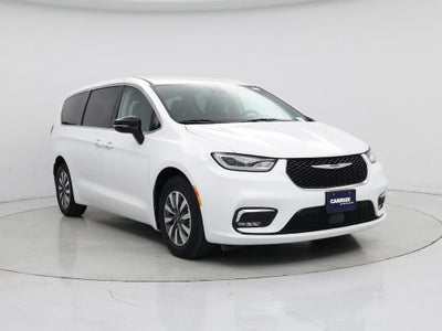 Photo of a 2024 Chrysler Pacifica Plug-In Hybrid Select 4DR Mini-Van for sale