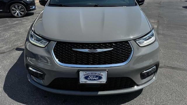 2025 Chrysler Pacifica Plug-In Hybrid Select
