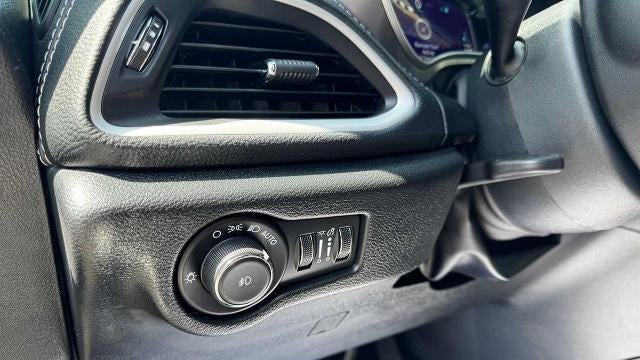 2025 Chrysler Pacifica Plug-In Hybrid Select