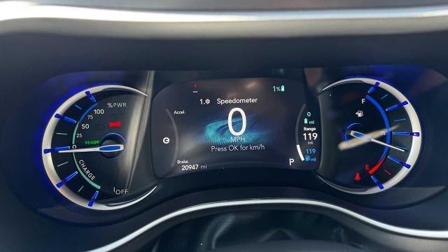 2025 Chrysler Pacifica Plug-In Hybrid Select