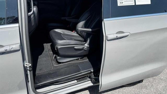 2025 Chrysler Pacifica Plug-In Hybrid Select